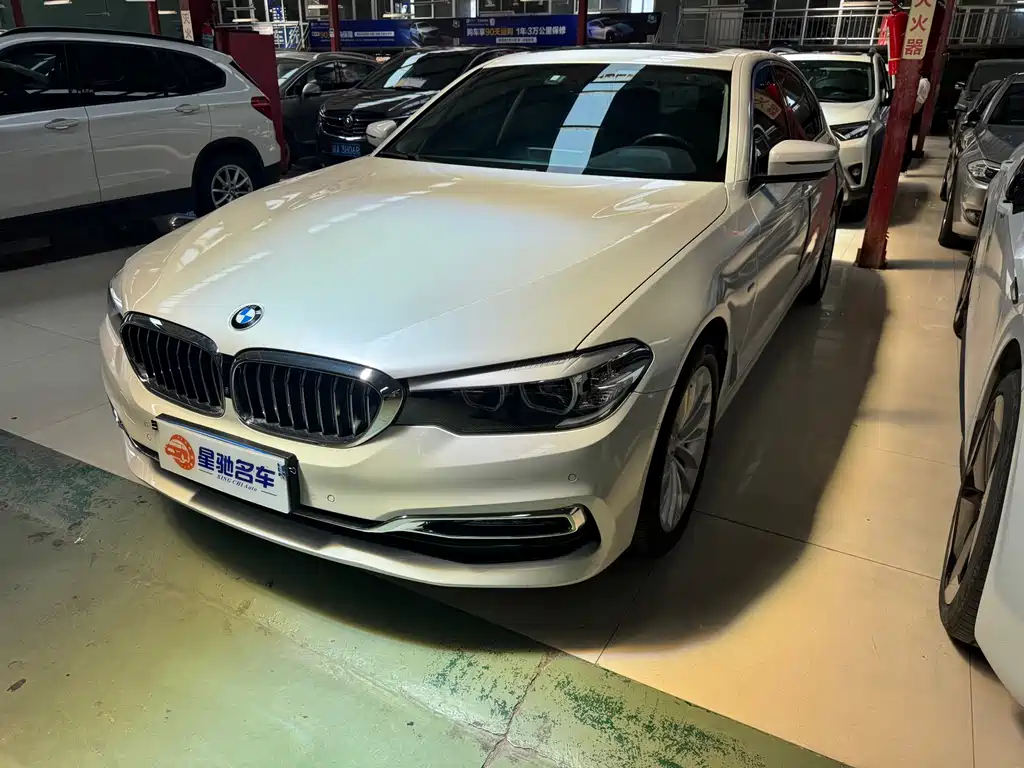 BMW 5 Series 2018 — фото 1