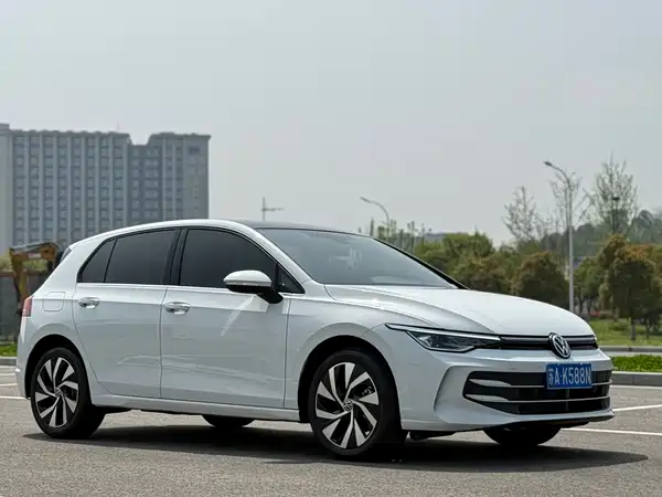 Volkswagen Golf 2025