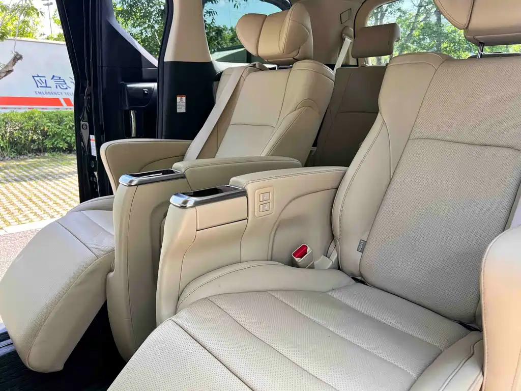 Toyota Alphard 2017 — фото 15
