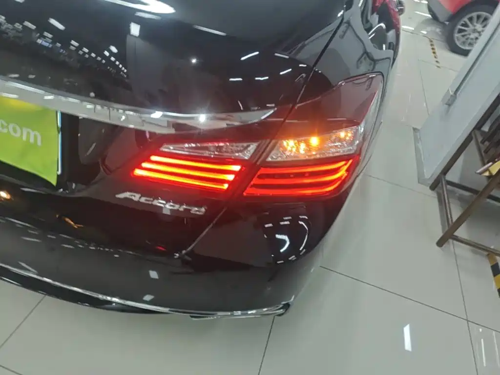 Honda Accord 2018 — фото 24