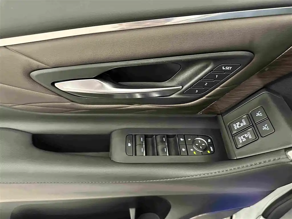 Toyota Alphard 2024 — фото 11