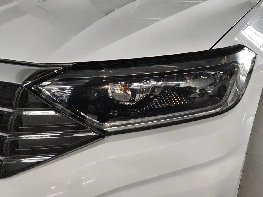 Volkswagen Sagitar 2020