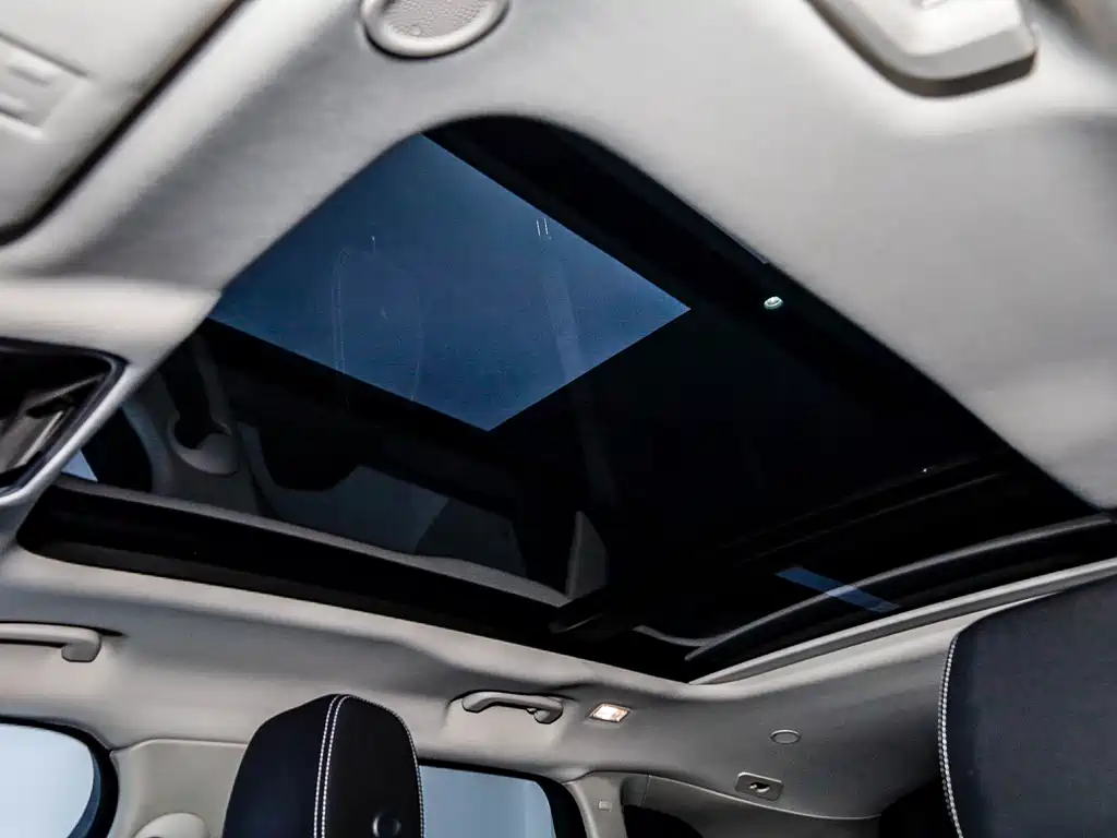 Land Rover Velar 2023 — фото 32