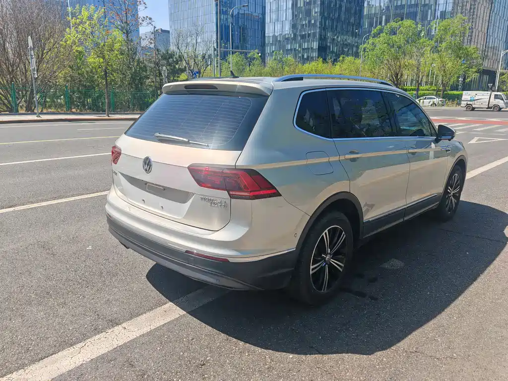 Volkswagen Tiguan L 2017 — фото 5