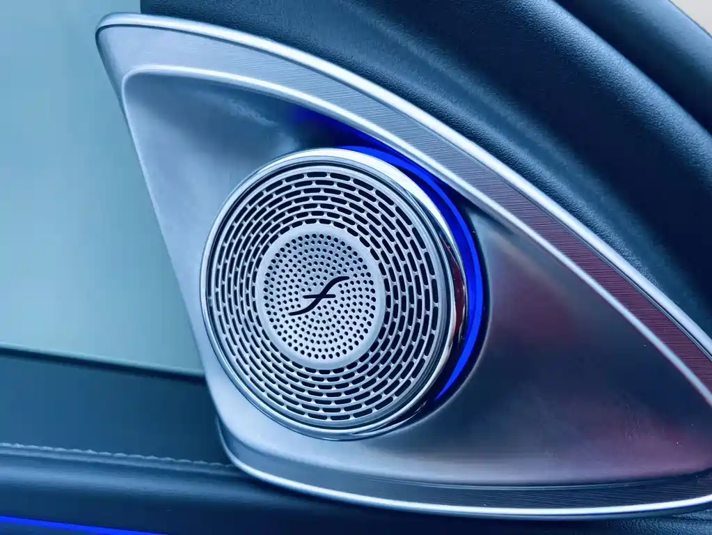 Mercedes-Benz C-Class 2023 — фото 15