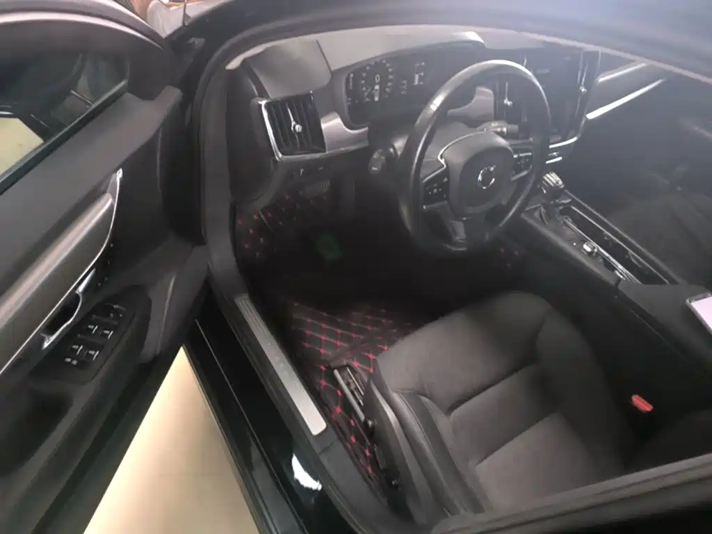 Volvo S90 2019 — фото 16