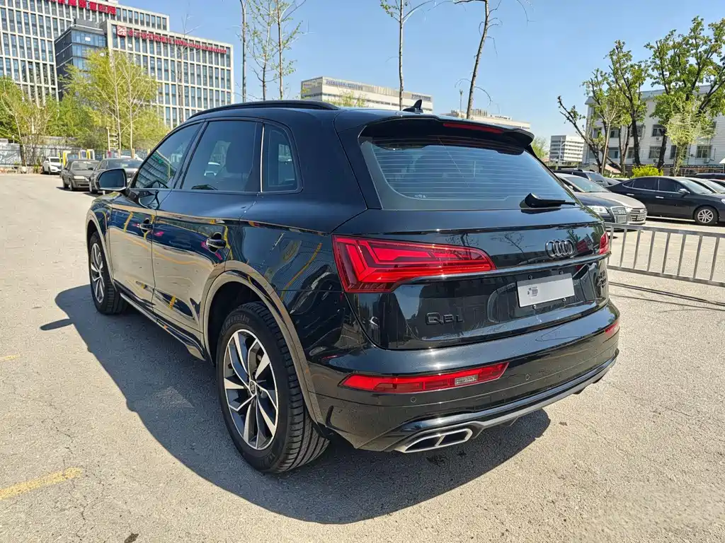 Audi Q5L 2023 — фото 23