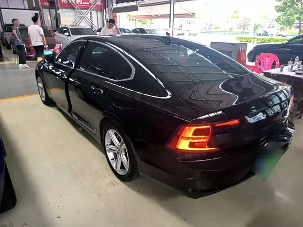Volvo S90 2019
