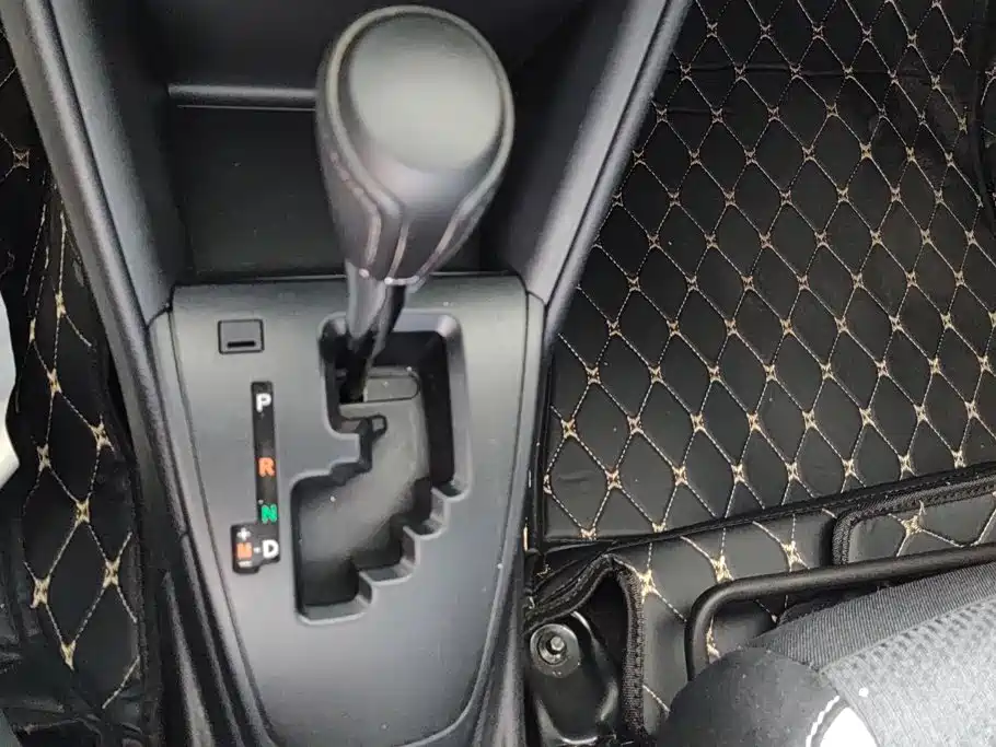 Toyota Yaris L 2020 — фото 16