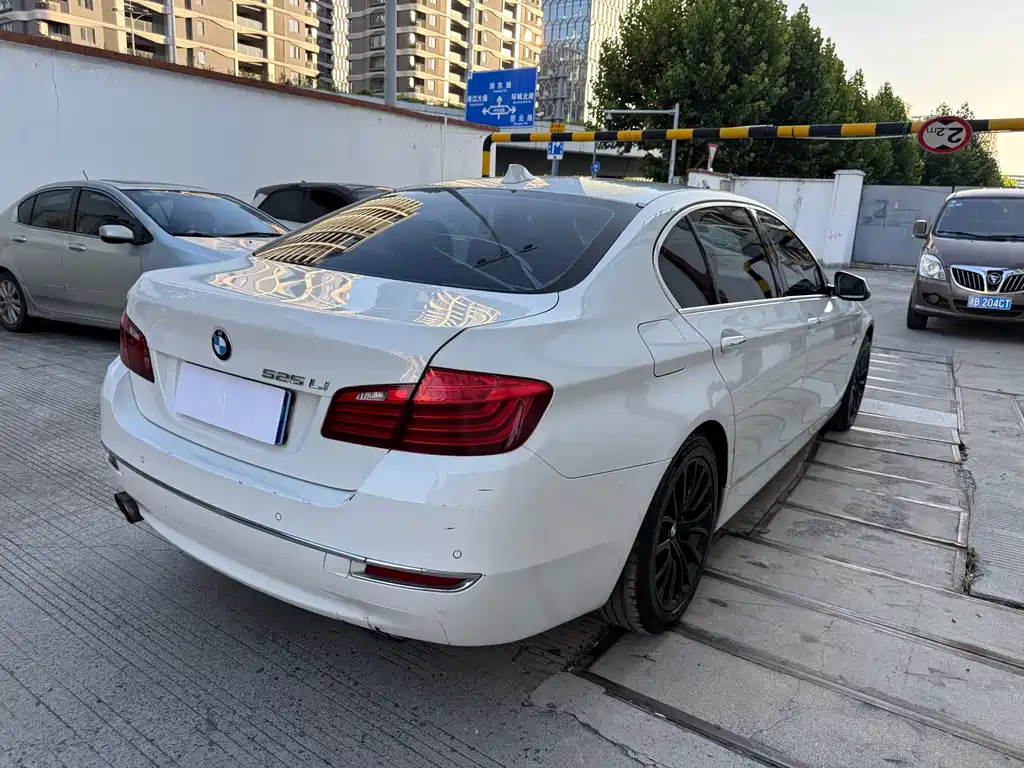 BMW 5 Series 2013 — фото 13