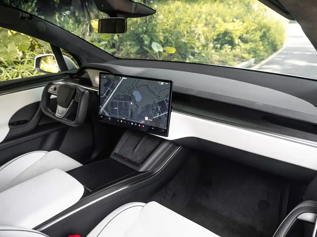 Tesla Model X 2023 — фото 12
