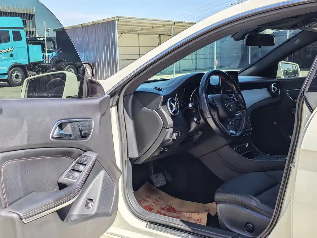 Mercedes-Benz CLA 2015