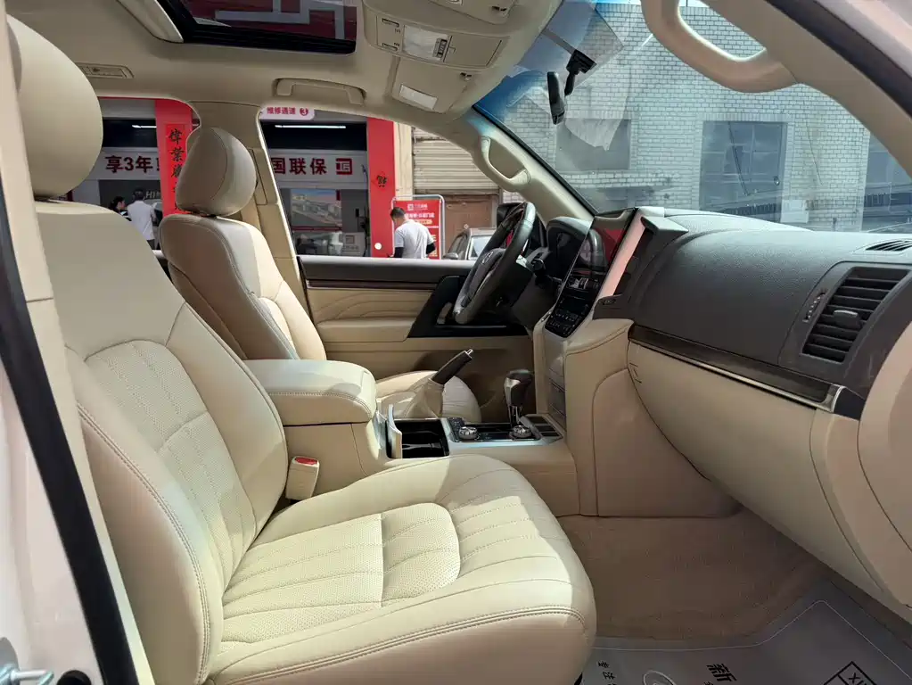 Toyota Land Cruiser 2020 — фото 9