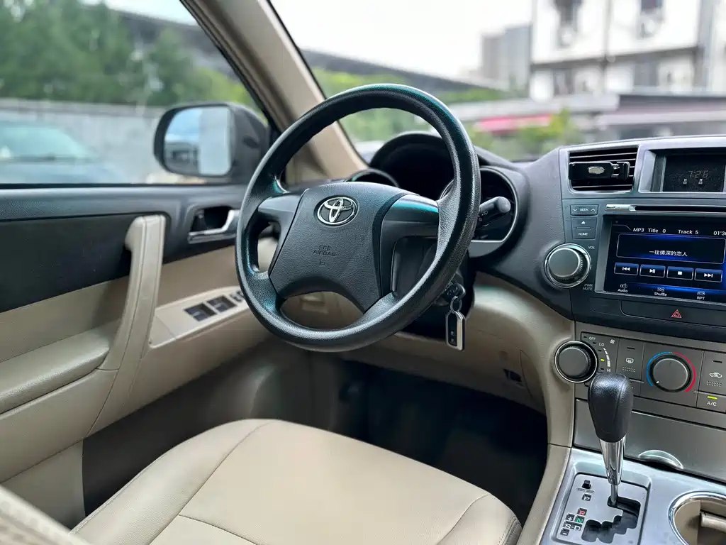 Toyota Highlander 2011 — фото 20