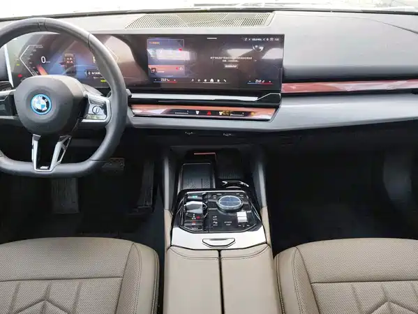 BMW i5 2025