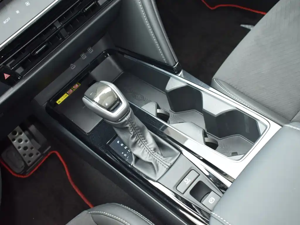 Toyota Camry 2025 — фото 17