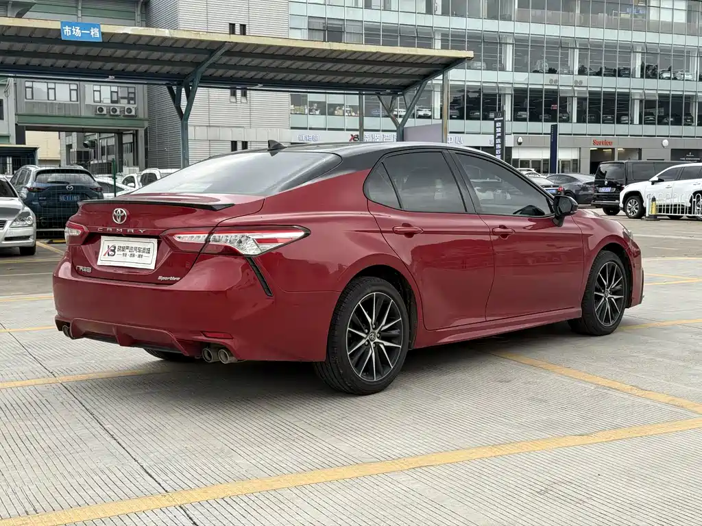 Toyota Camry 2021 — фото 6