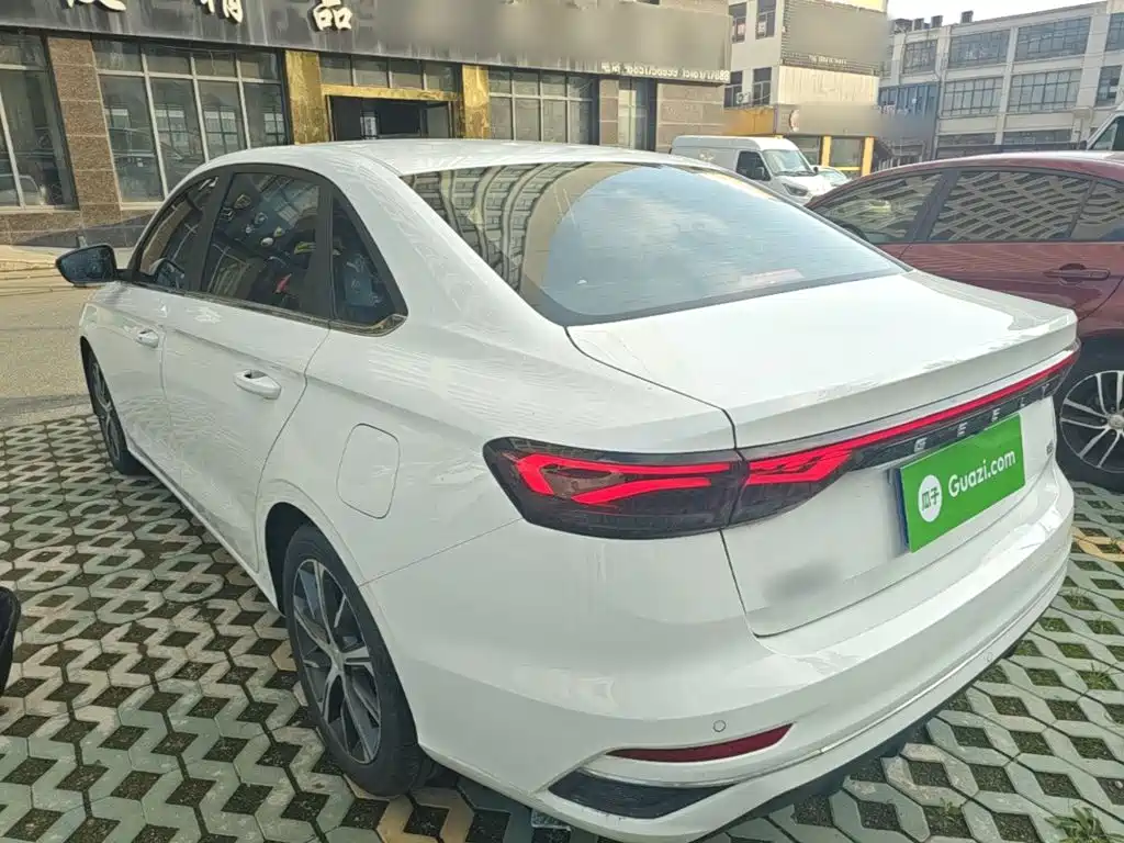 Geely Emgrand 2024