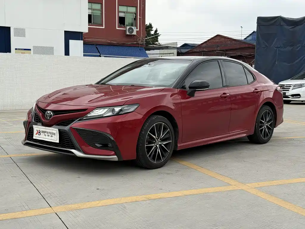 Toyota Camry 2021 — фото 1