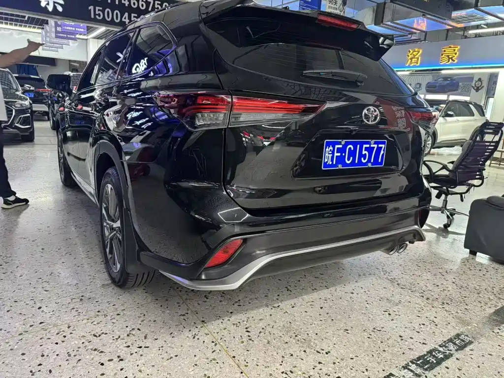 Toyota Crown Kluger 2025