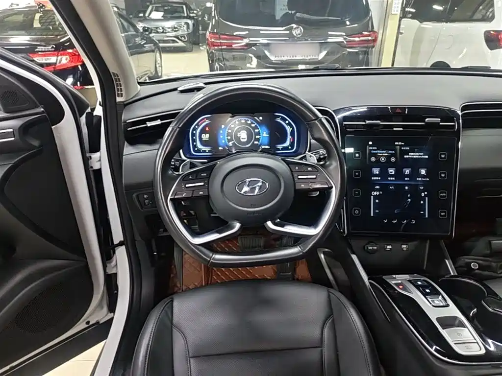 Hyundai Tucson 2023 — фото 11