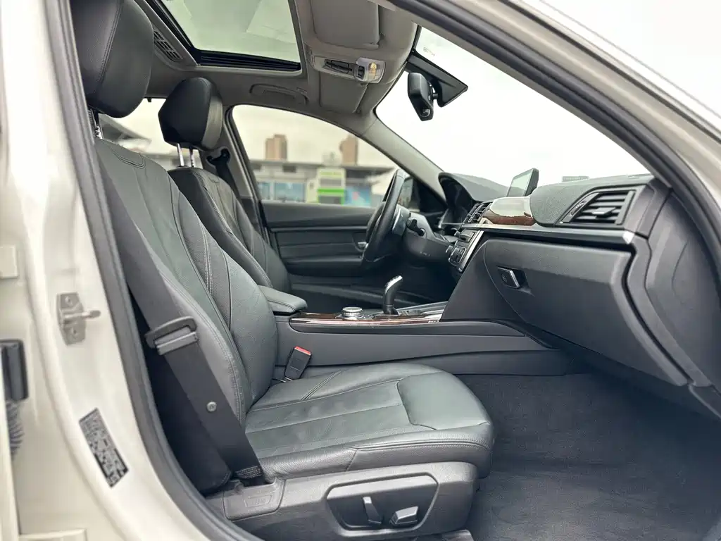 BMW 3 Series 2015 — фото 11