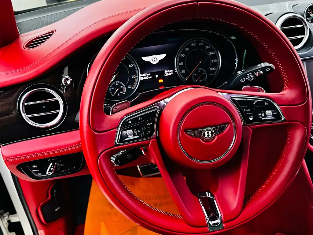Bentley Bentayga 2020 — фото 14