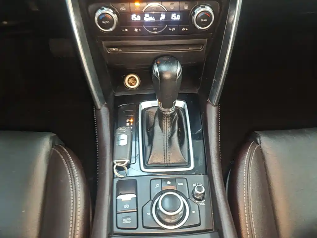Mazda CX-4 2017 — фото 14