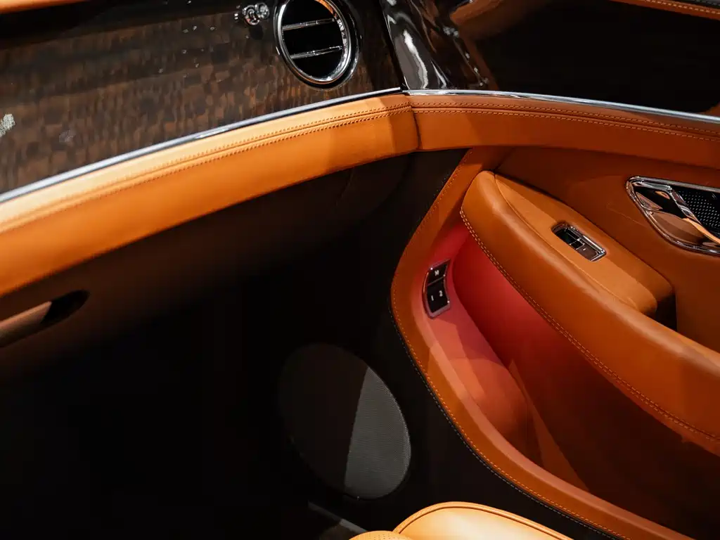 Bentley Continental 2020 — фото 30