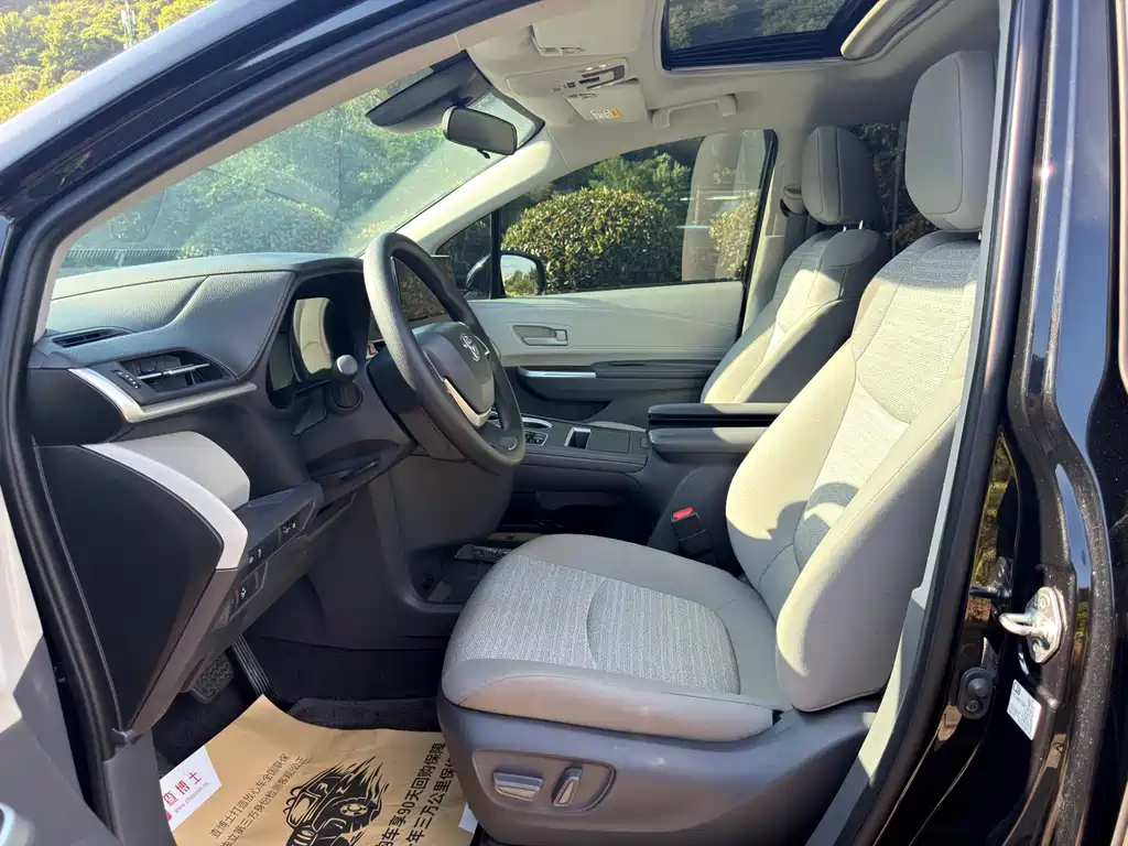 Toyota Sienna 2025