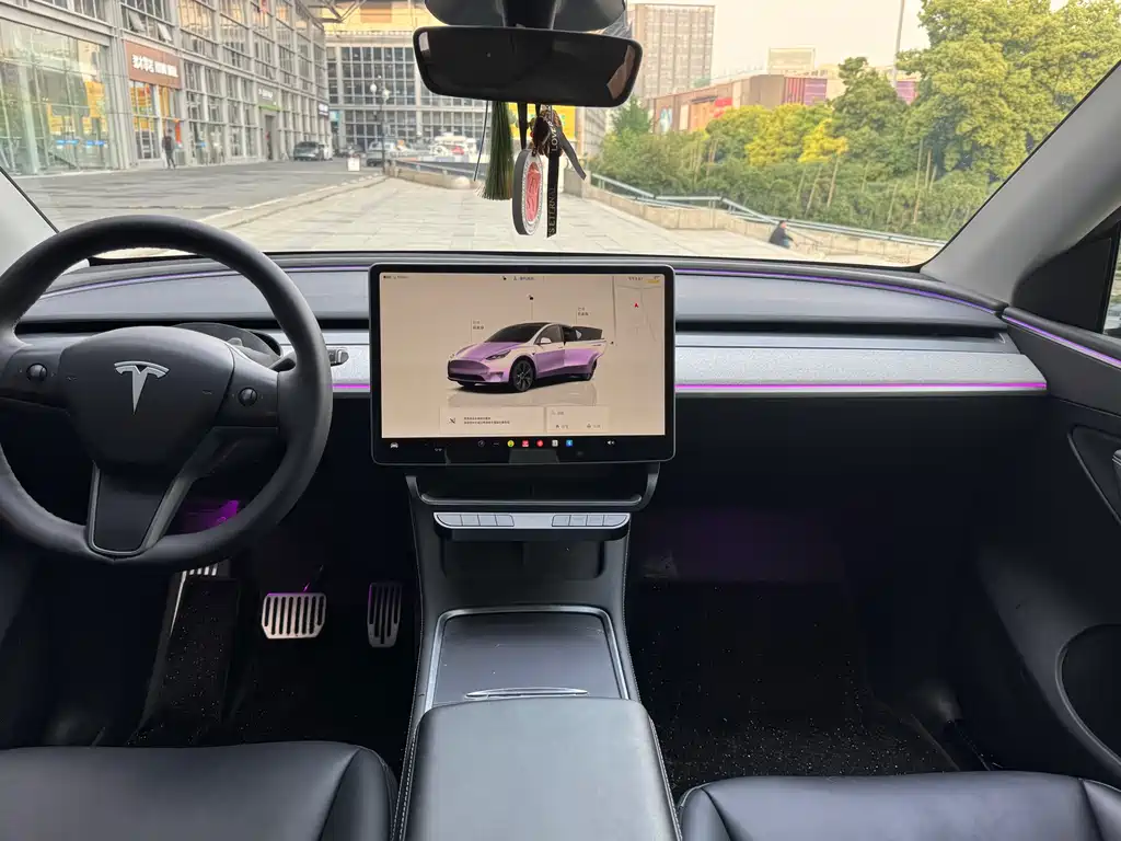 Tesla Model Y 2024 — фото 11