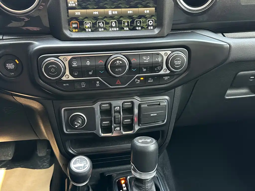 Jeep Wrangler 2022 — фото 19