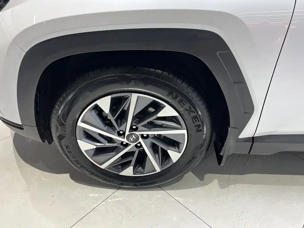 Hyundai Tucson 2023 — фото 13