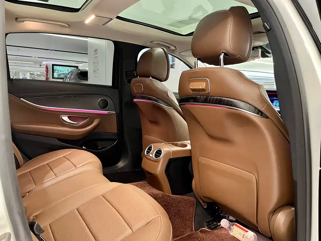Mercedes-Benz E-Class 2019 — фото 19