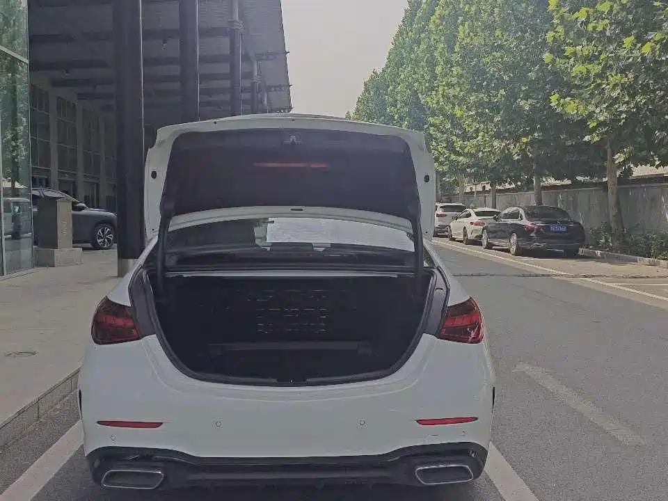 Mercedes-Benz C-Class 2024