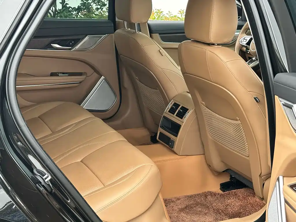 Jaguar XFL 2025 — фото 12