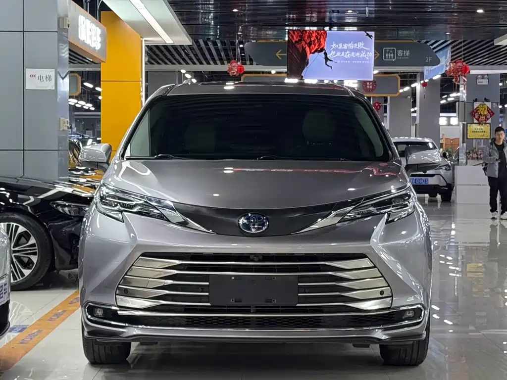 Toyota Sienna 2024 — фото 2