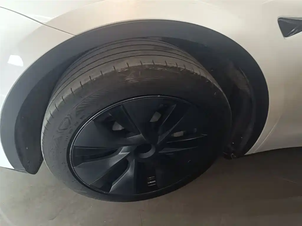 Tesla Model Y 2024 — фото 23