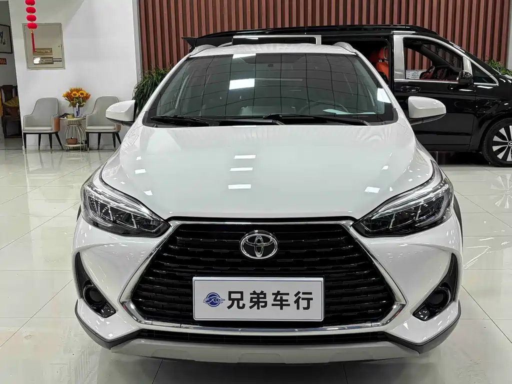 Toyota Yaris L 2022 — фото 2