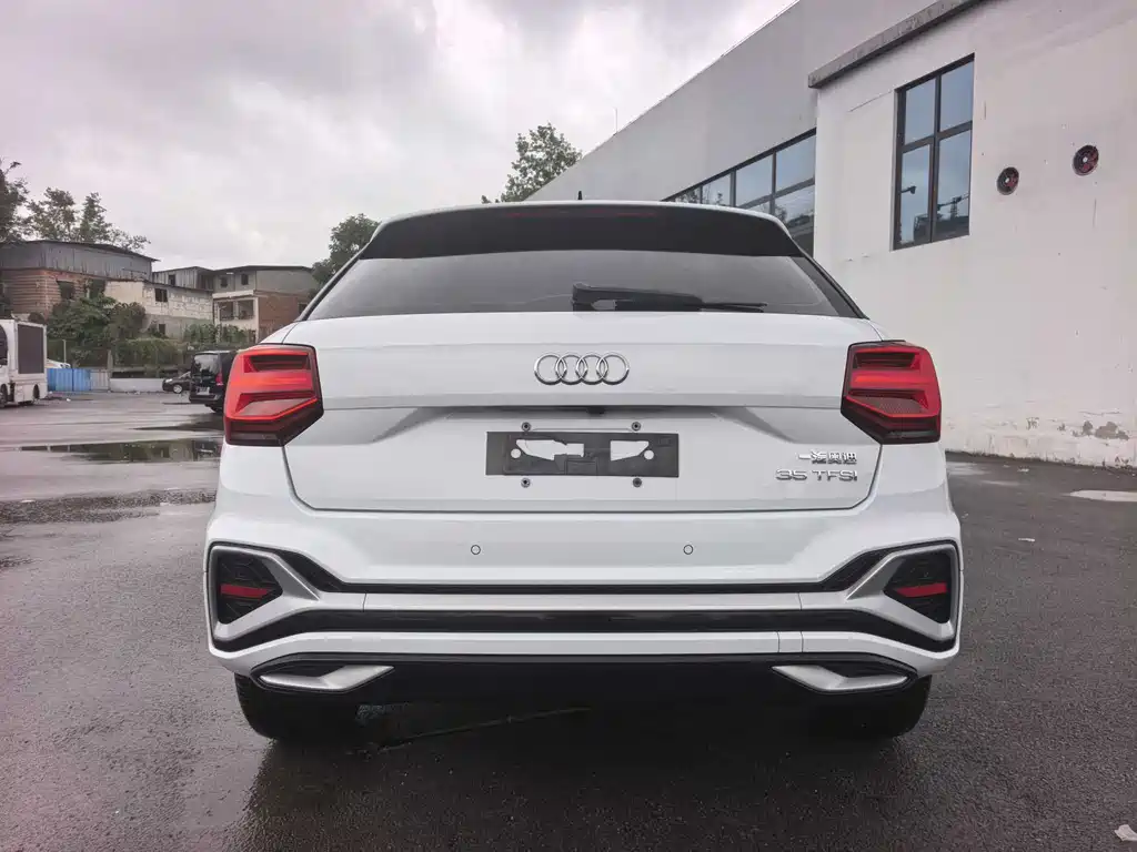 Audi Q2L 2022
