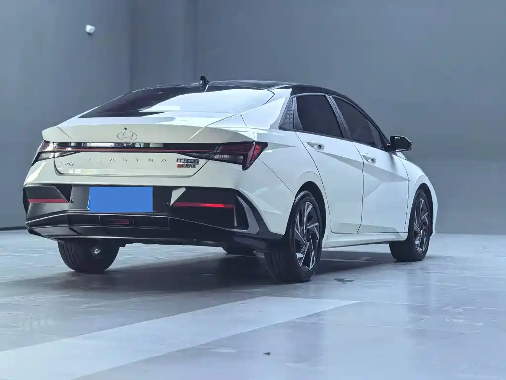 Hyundai Elantra 2023