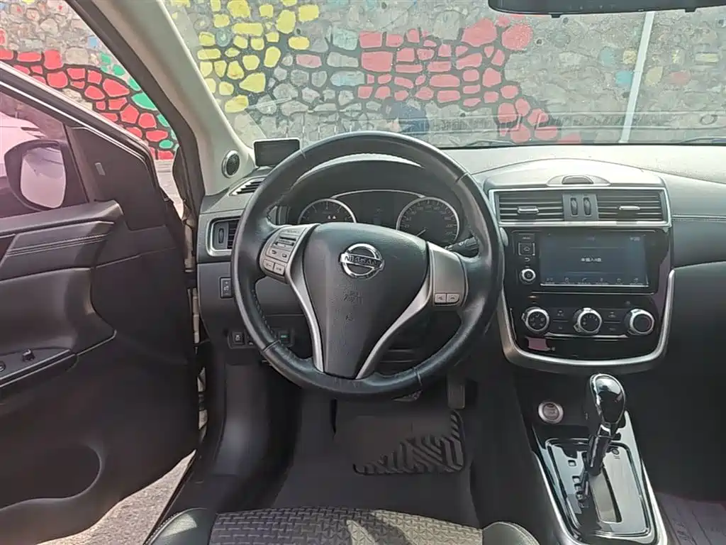 Nissan Tiida 2018 — фото 11