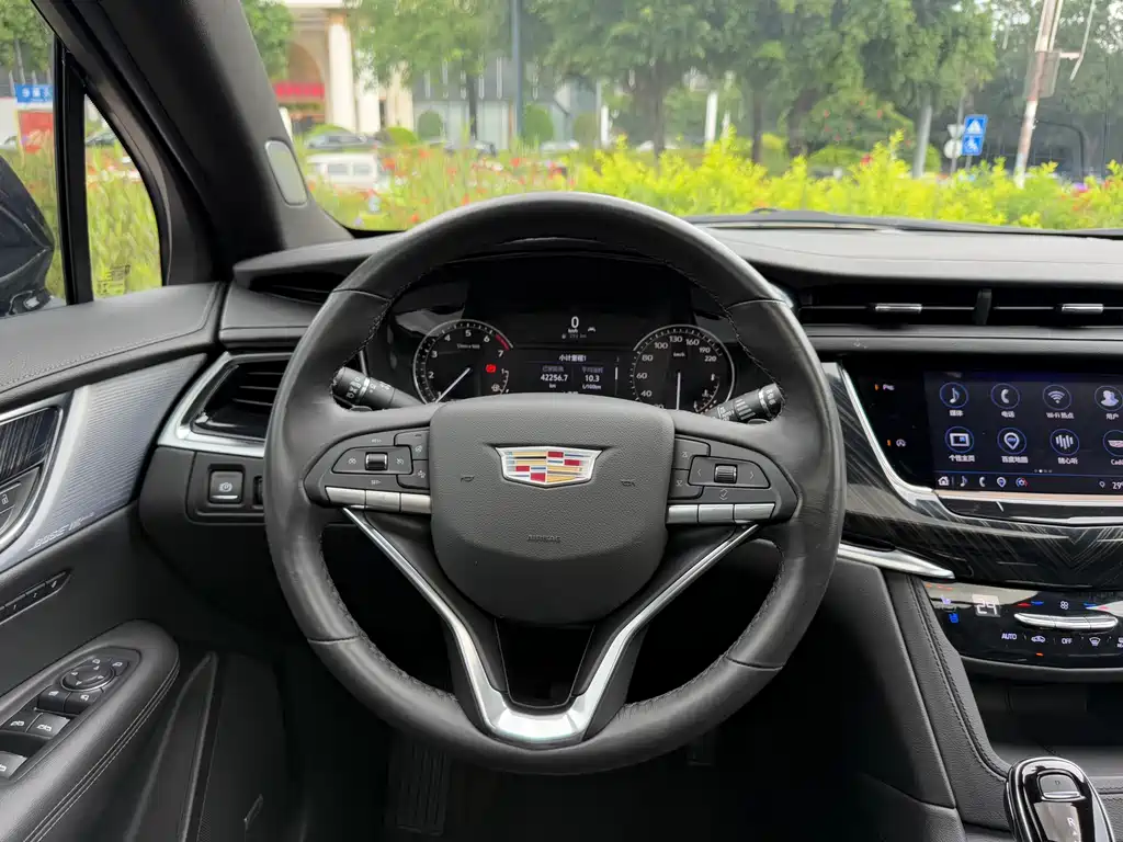 Cadillac XT6 2022 — фото 19