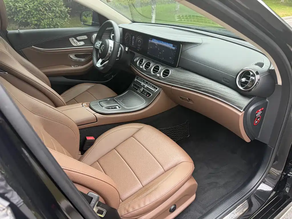 Mercedes-Benz E-Class 2019 — фото 16