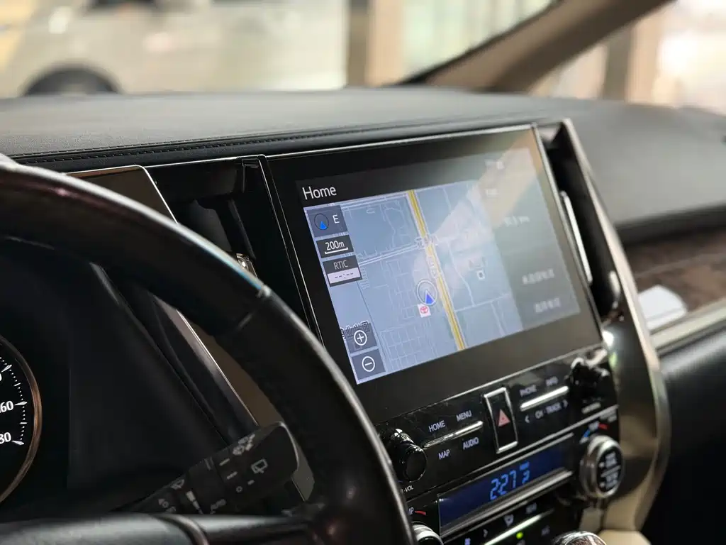 Toyota Alphard 2020 — фото 9
