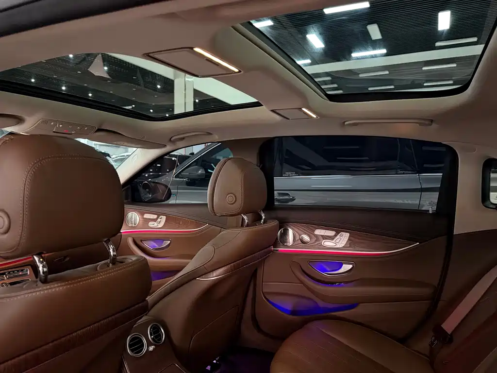 Mercedes-Benz E-Class 2023 — фото 11