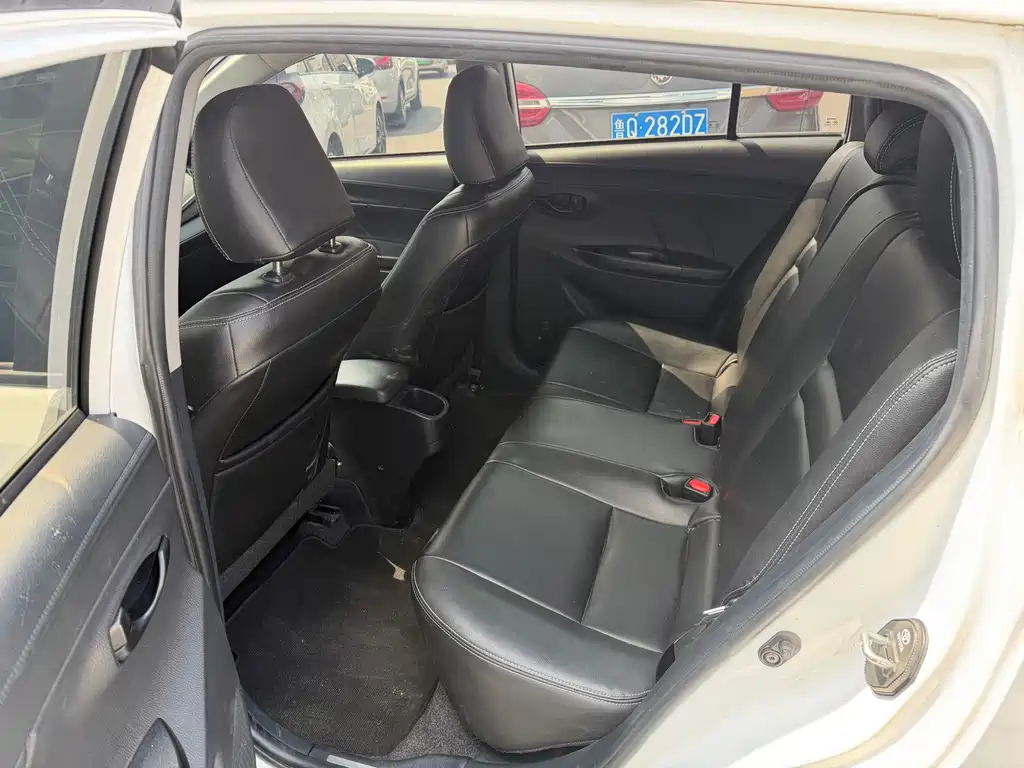 Toyota Yaris L 2022 — фото 9