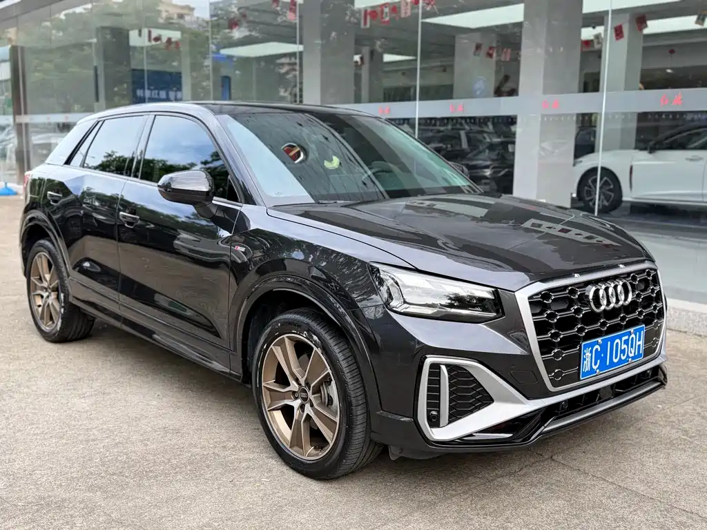 Audi Q2L 2023