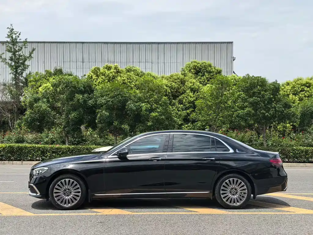 Mercedes-Benz E-Class 2023 — фото 7
