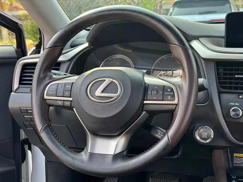 Lexus RX 2018 — фото 10